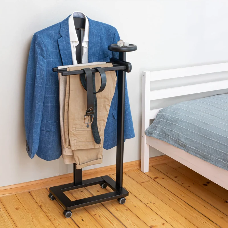 Tatkraft Baron – Herrendiener, Made in Italy, mit einem Kleiderbügel, drei Hosenhaltern, Ablage und Rollen, aus Buchenholz, Schwarz