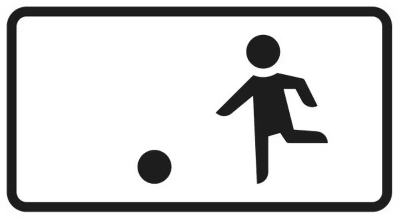 Verkehrszeichen VZ1010-10 erlaubt Kindern auch auf der Fahrbahn und dem Seitenstreifen zu spielen
