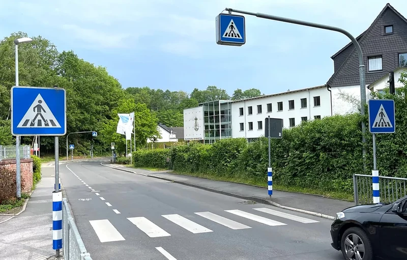 Peitschenmast I mit Bodenplatte 4.000
