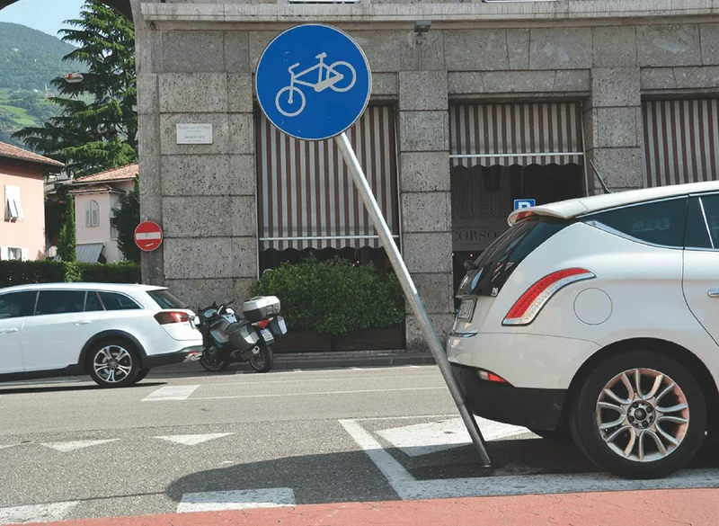 Gelenksystem Augustaflex für Straßenschilder