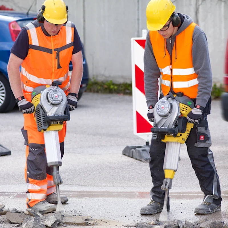 Abbruchhammer mit Benzinmotor, Wacker Neuson Typ BH65 27x80, Schlagzahl 1.300 kg/m2s, Energie 65 Joule