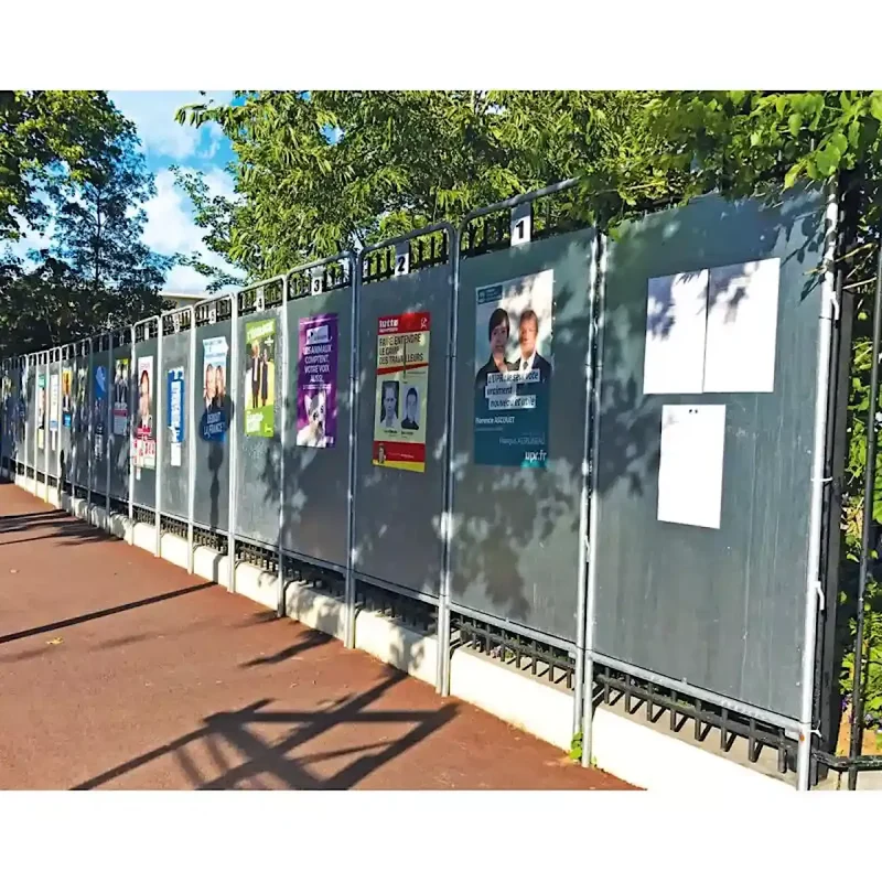 Plakattafelset aus Blech