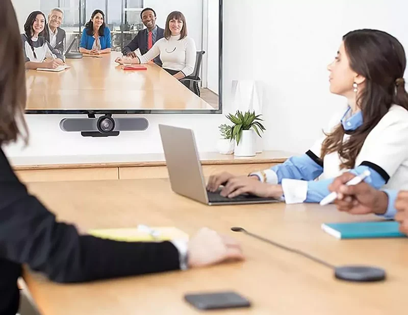 Logitech MEETUP Videokonferenz-Webcam, Ultra-HD 4K, 120° Blickfeld