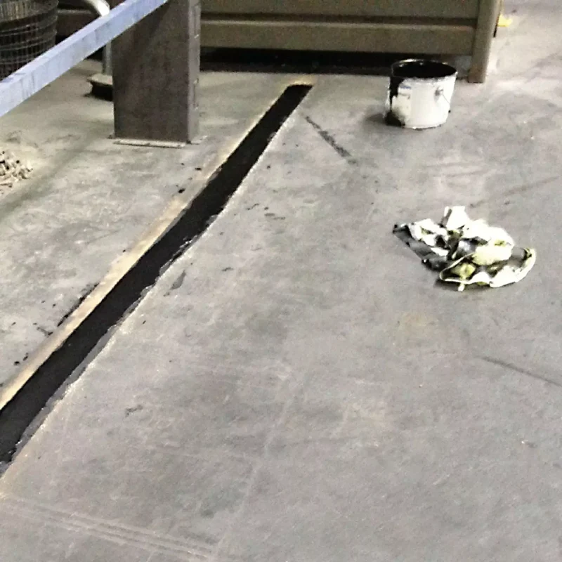 Fugenreparatur Restore für Beton, Asphalt, Estrich, bestehend aus Elastikharz 5 kg und Härter 0,2 kg