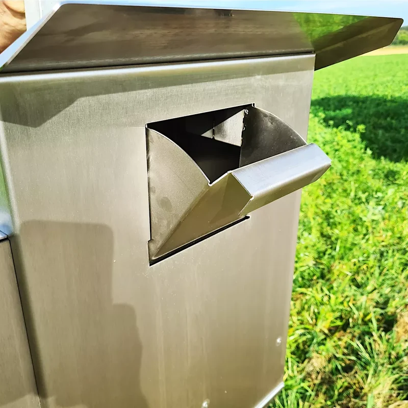 Edelstahlhundetoilette Barry, mit Absperrklappe und Beutelspender
