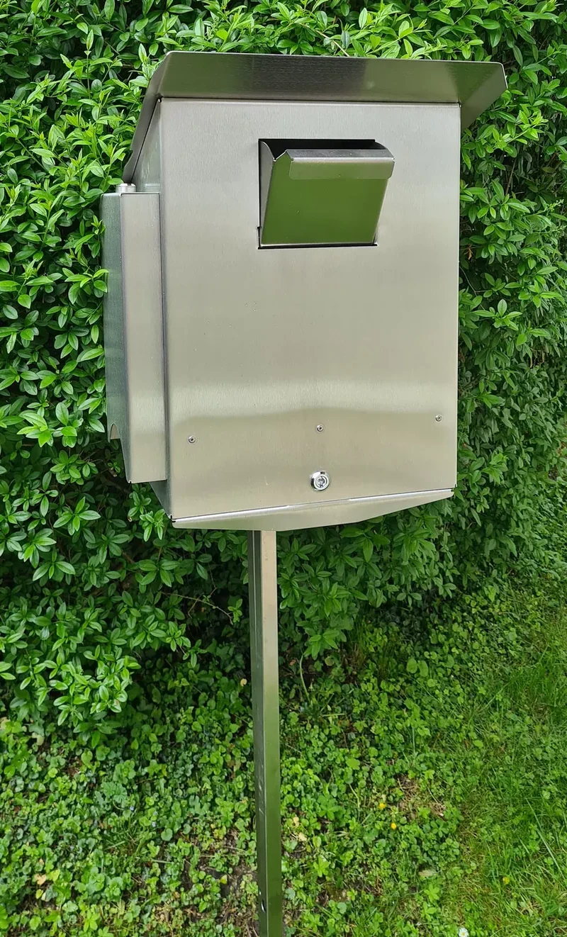 Edelstahlhundetoilette Barry, mit Absperrklappe und Beutelspender