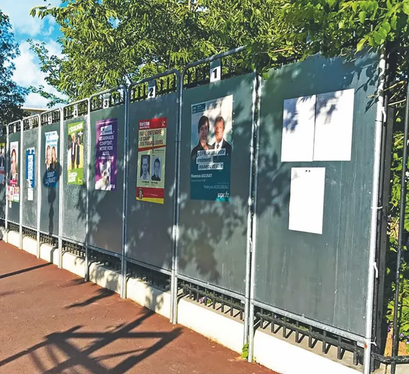 Plakattafel-komplett B.1500 x H.1700 aus Blech 12/10 und Stahlrohr 35 mm, verzinkt, zinkgrau