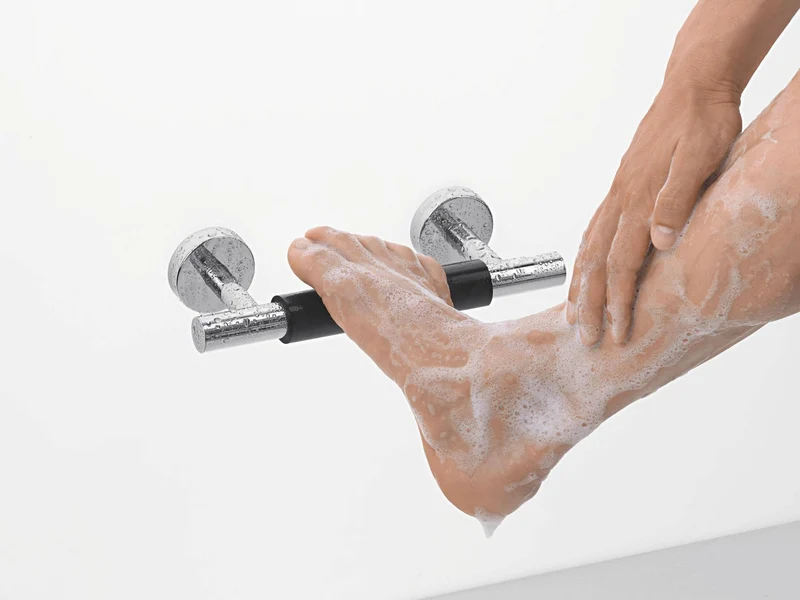 HANSGROHE UNICA COMFORT Fußstütze in Chrom – Antirutsch-Auflage zur Wandmontage aus Metall